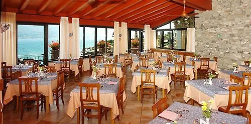 فندق Castell - Montagnoli Group 3*