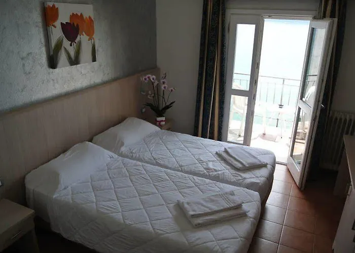 Castell - Montagnoli Group فندق ليمونِ سول غاردا