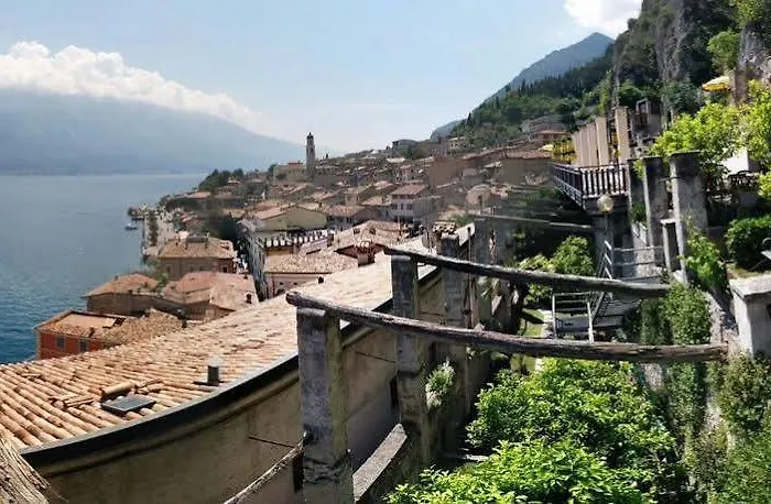 Castell - Montagnoli Group ليمونِ سول غاردا