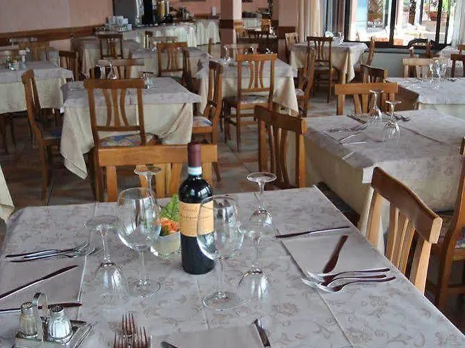 מלון Castell - Montagnoli Group