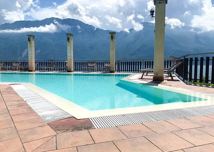 Castell - Montagnoli Group מלון לימונה סול גרדה