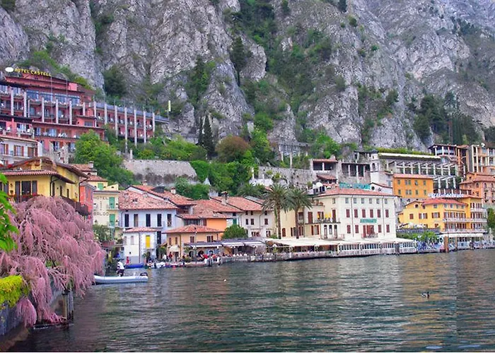 Castell - Montagnoli Group מלון