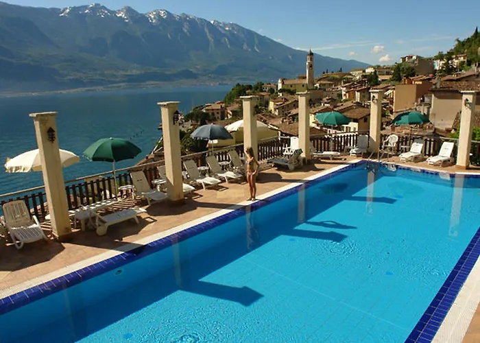 Castell - Montagnoli Group לימונה סול גרדה