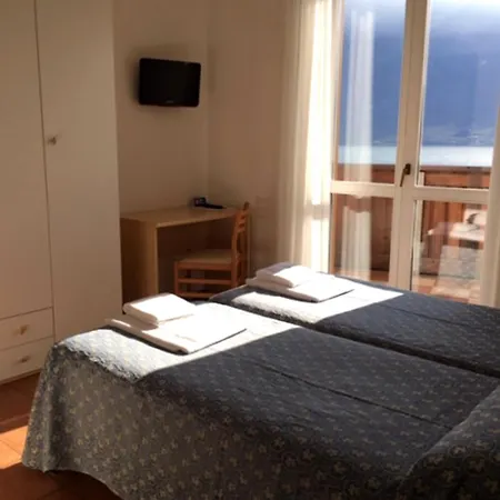 מלון Castell - Montagnoli Group 3*