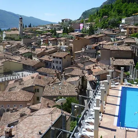 Castell - Montagnoli Group 3*