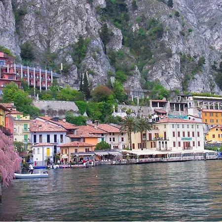 Castell - Montagnoli Group מלון