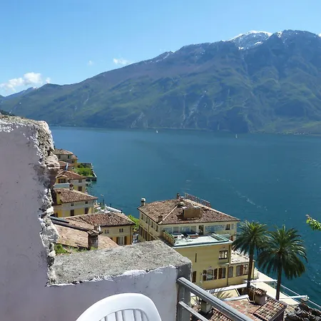 Castell - Montagnoli Group מלון